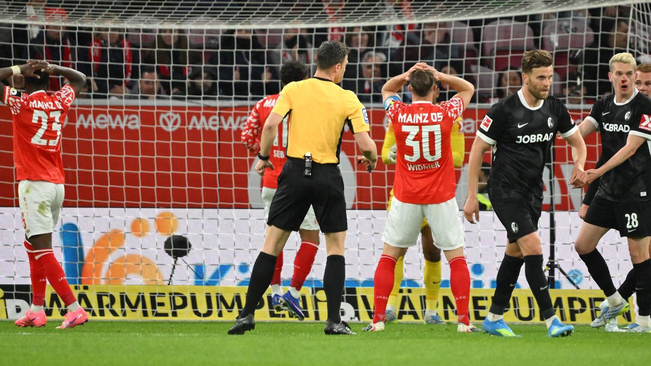 Fußball-Bundesliga: Titeljäger schwärmen aus: Mainz und Freiburg träumen
