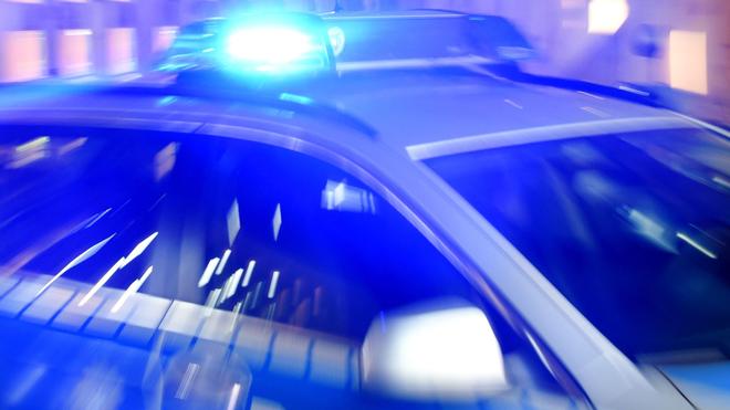 Flucht scheitert: Ein Polizist wurde am Fuß verletzt. (Symbolbild)