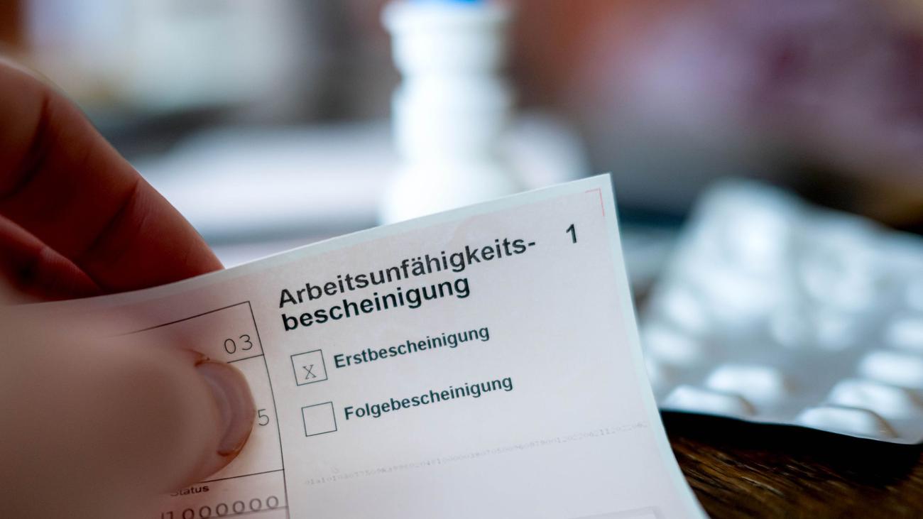 Fehlzeiten wegen Krankheit: AOK: Weniger Krankheitsausfall von Arbeitnehmern im Norden