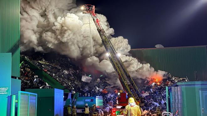 Fire brigade operation: There is currently a fire in a scrapyard in Herne.