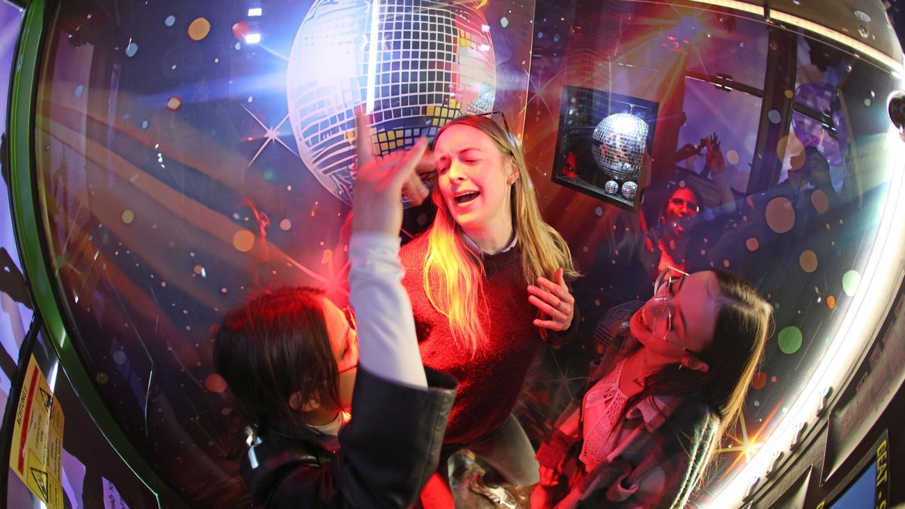 Rein und feiern!: Disco-Kabine in Thale lädt zu kurzen Partys ein