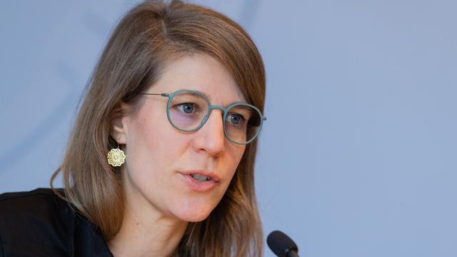 Streit um Kinderbildung: Ministerin lenkt ein: mehr Geld für Kitas, weniger Randzeit