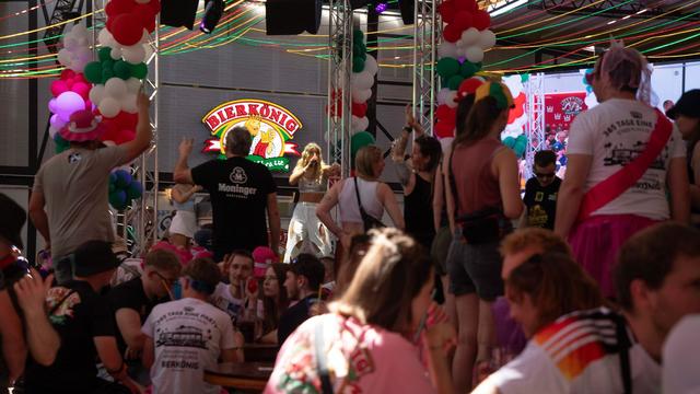 Bild: Mallorca: Bierkönig-Opening: Volle Hallen und ausgelassene Stimmung