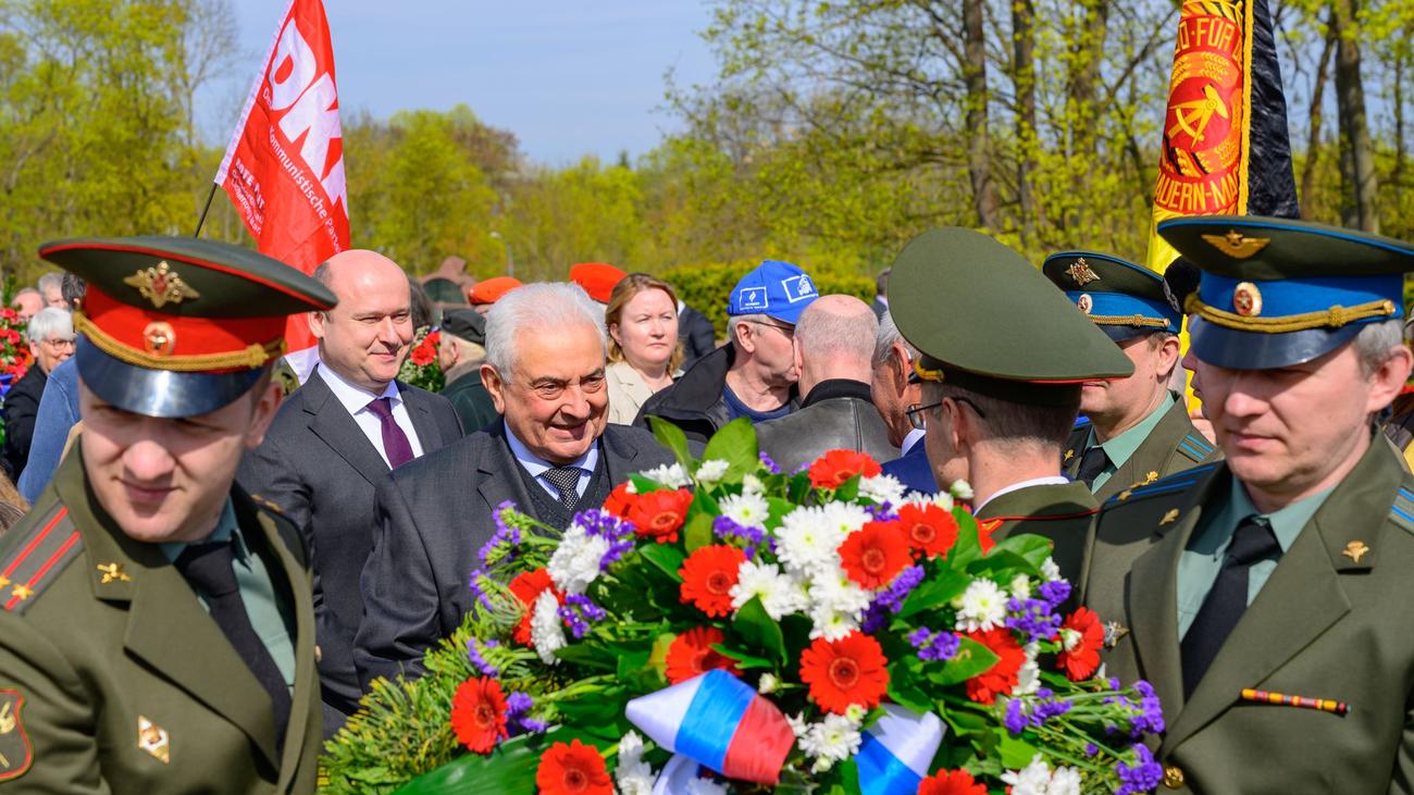 Gedenken: BSW-Besuch in russischer Botschaft löst scharfe Kritik aus