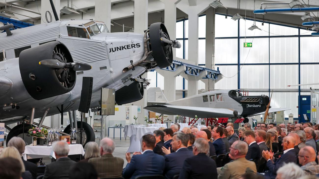 100 Jahre Lufthansa: Hüskens fordert: Kosten im Luftverkehr senken