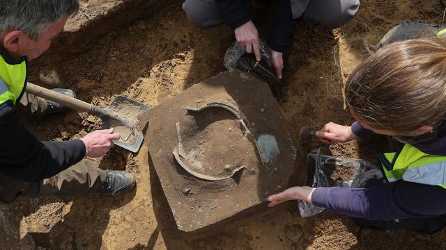 Archäologische Funde: Jahrtausendealte Bronzekessel in Schaalby entdeckt