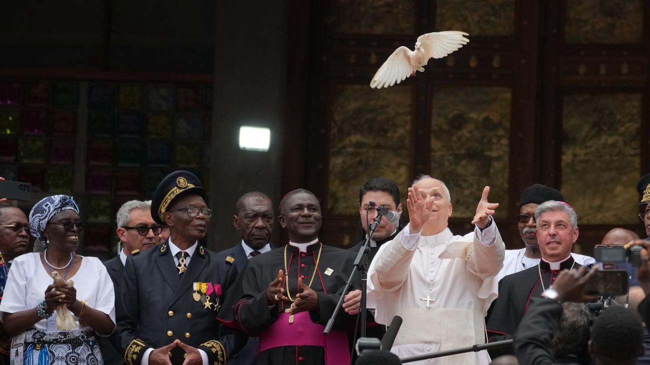 Afrika-Reise: Papst: »Welt wird von Handvoll Tyrannen zerstört«