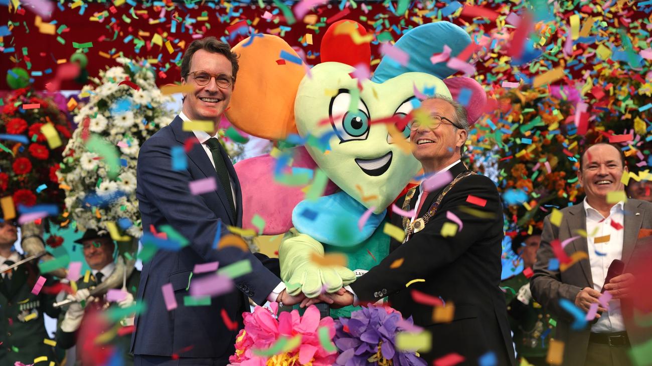 Moderator hilft: Wüst kann auf Wolfram Kons als Babysitter zählen