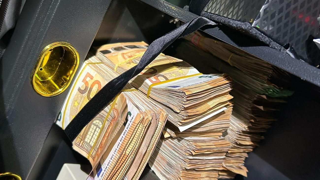 Wirtschaftskriminalität: Zoll geht gegen Schwarzarbeit vor - Sechs Männer verhaftet