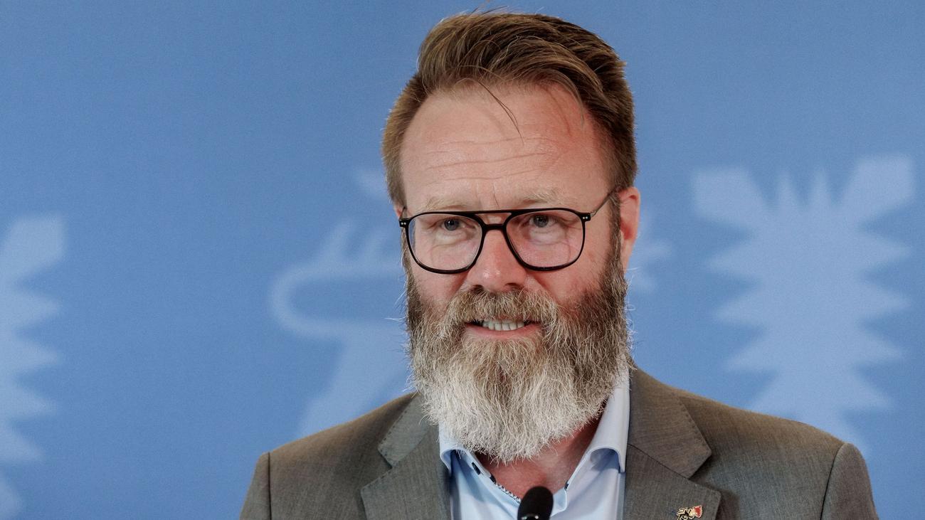 Entlastungspaket: Madsen bringt steuerfreie Überstunden ins Gespräch