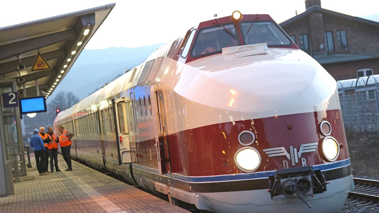 Schmuckstück auf Schienen: Zweite Probefahrt für restaurierten DDR-Prestigezug geplant