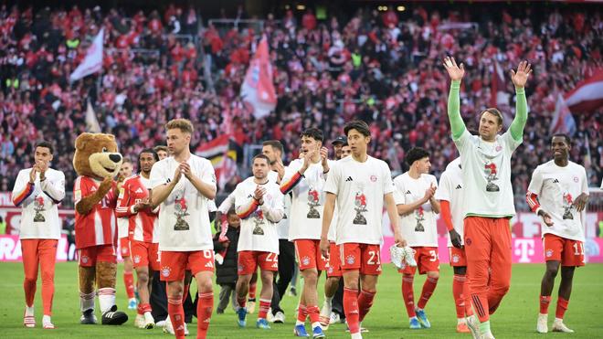 Photography: The championship is already in the bag: FC Bayern players celebrate in the Allianz Arena in Munich after the victory against VfB Stuttgart.