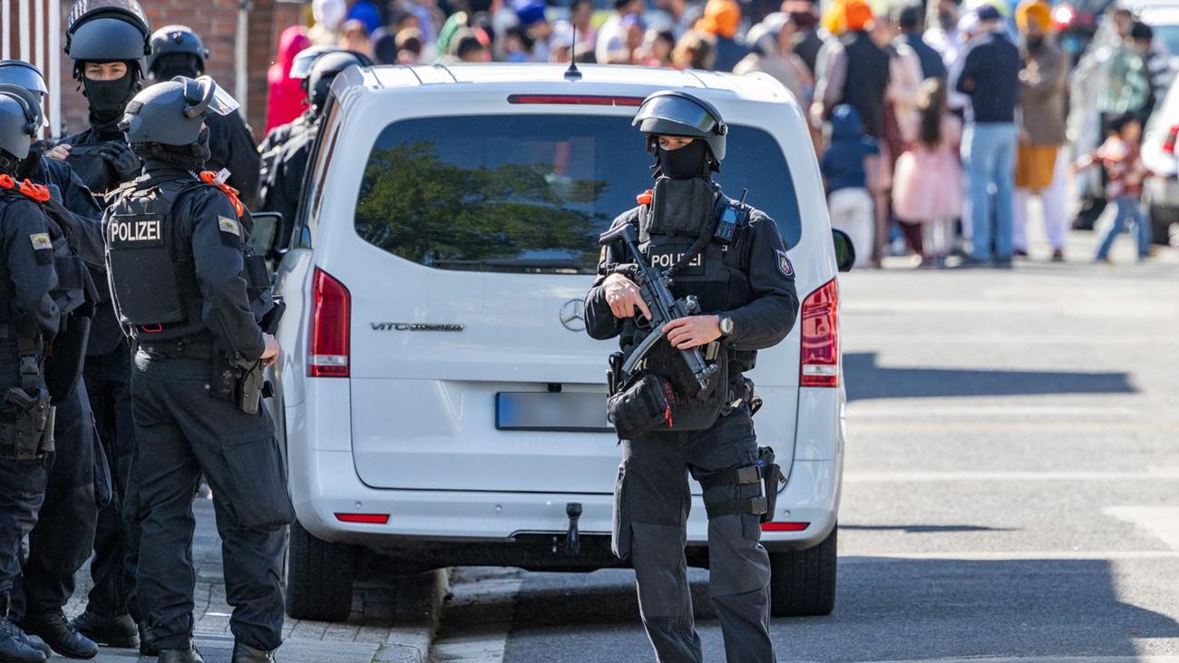 Polizei im Einsatz: Polizeieinsatz in Moers - SEK dabei