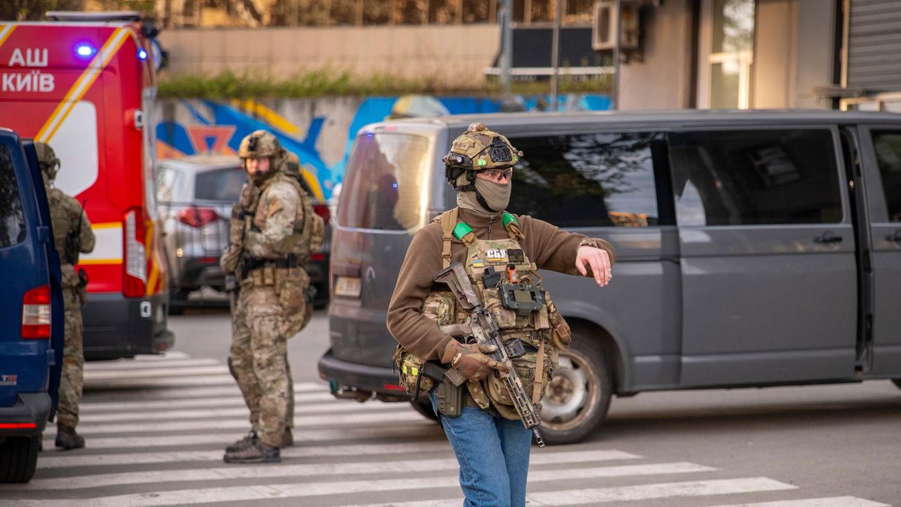 Kriminalität: Schüsse in Kiew: Verhalten der Polizei wirft Fragen auf