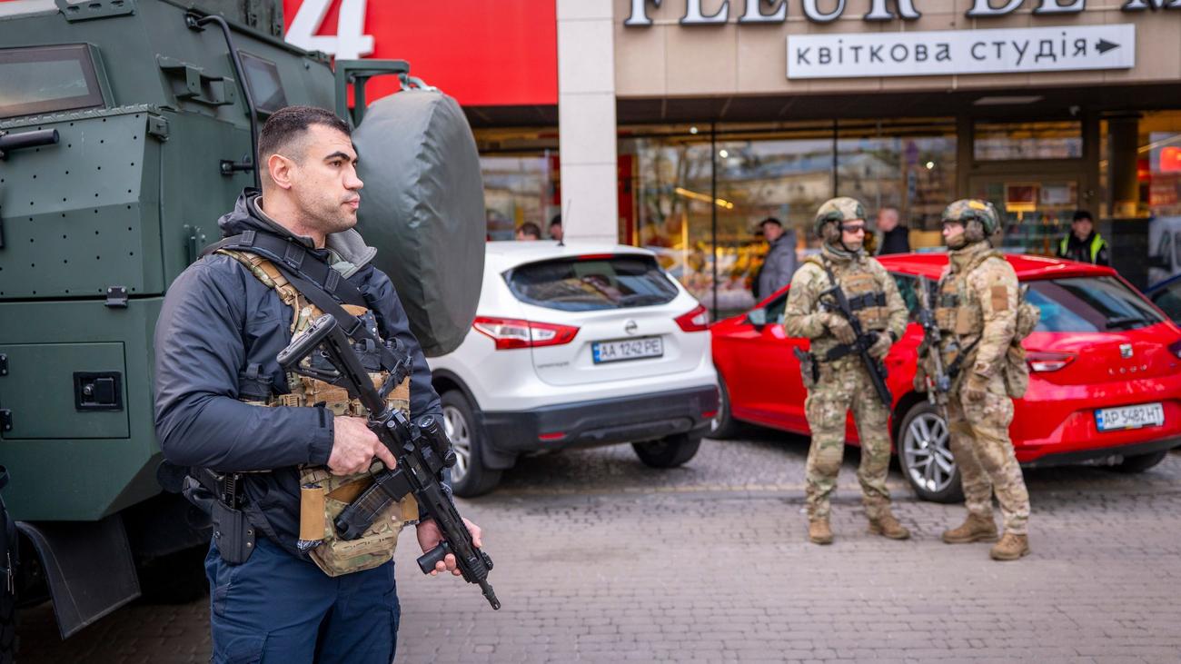 Schüsse in Kiew: Ukraine: Chef der Patrouillenpolizei reicht Rücktritt ein