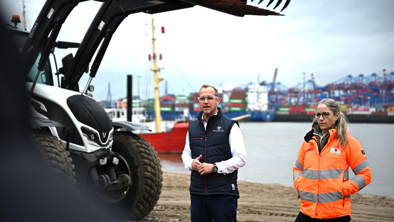 Reinigung am Elbstrand: Hamburgs Strandreiniger trotzen Müll und Muskelkater
