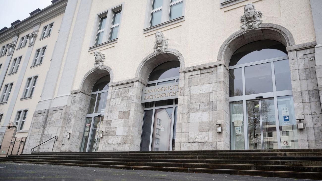 Landgericht Hagen: Vermieterin erstochen - Angeklagter schweigt zu Mordvorwurf