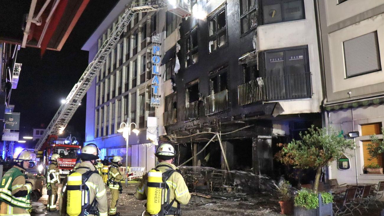 Feuerwehreinsatz: Gebäude in Innenstadt hat über mehrere Etagen gebrannt