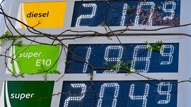 Bild: Mobilitätskosten: Günstig Tanken: Es muss nicht knapp vor 12.00 Uhr sein