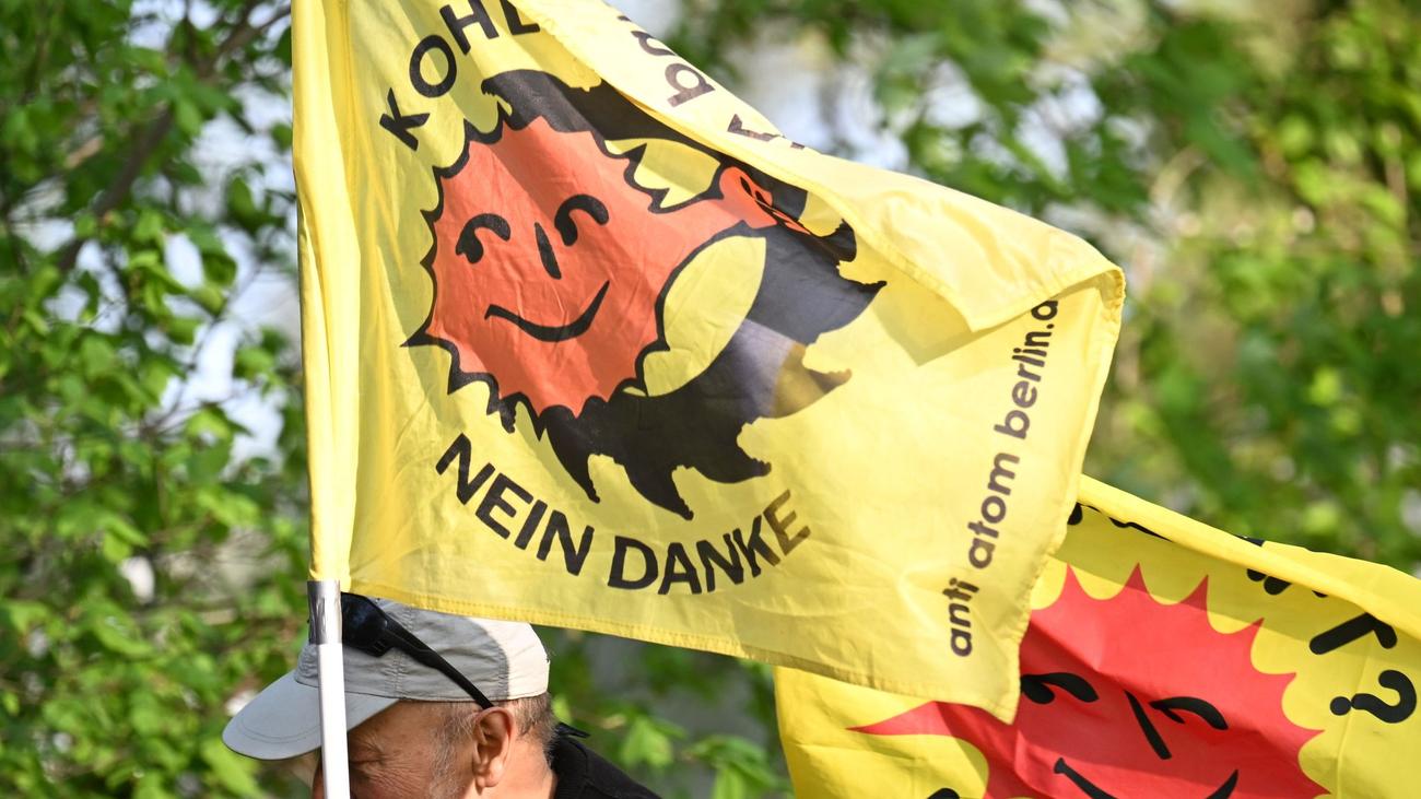 Atommüll-Transport: Polizei startet Großeinsatz für Castor-Transport