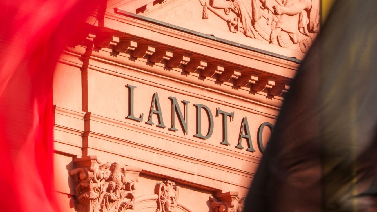 Landtag: Rheinland-Pfalz will Verfassung ändern