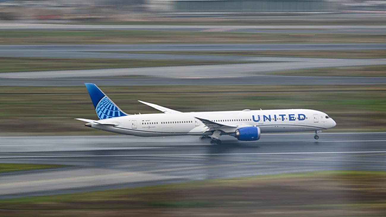 Folgen des Iran-Kriegs: United senkt Gewinnprognose wegen hoher Kerosinpreise