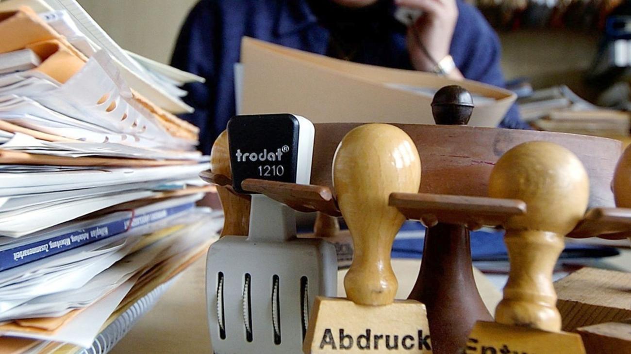 Umstrittenes Gesetz: Bremer Beamte müssen länger arbeiten