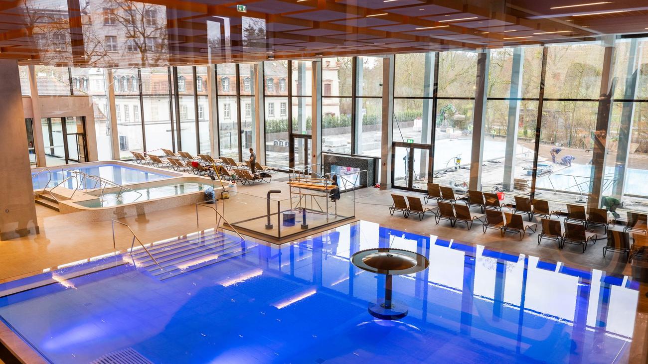 Gesellschaft: Kinderfreier Samstag in Thermalbad sorgt für Diskussion