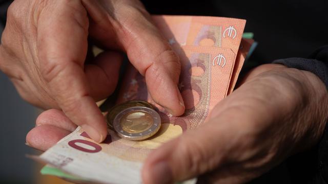 Altersvorsorge: Rentenstreit: Kanzleramtsminister verteidigt Merz