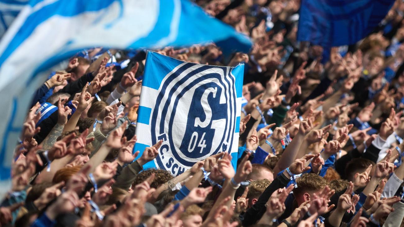 Logistikanlagen-Hersteller: Schalke-Sponsor Beumer hofft auf Fußballfans als Mitarbeiter