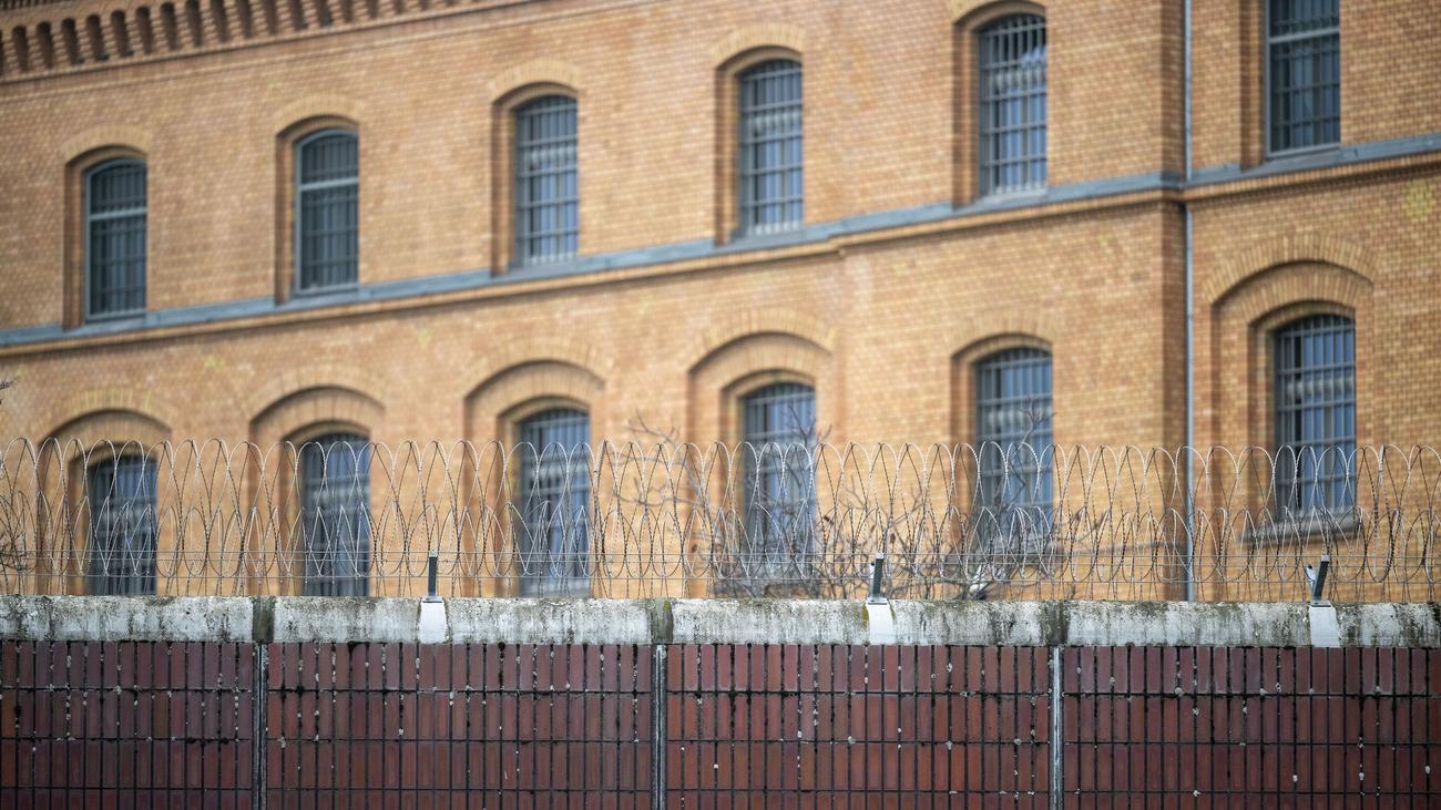 Sicherheit im Strafvollzug: Schutz vor Angriffen in Haft - mehr Geld und Spezial-Schals