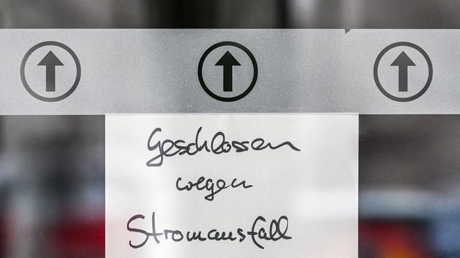 Bei Aufgrabungsarbeiten: In Greifswald kommt es aktuell zu einem Stromausfall. (Symbolbild)