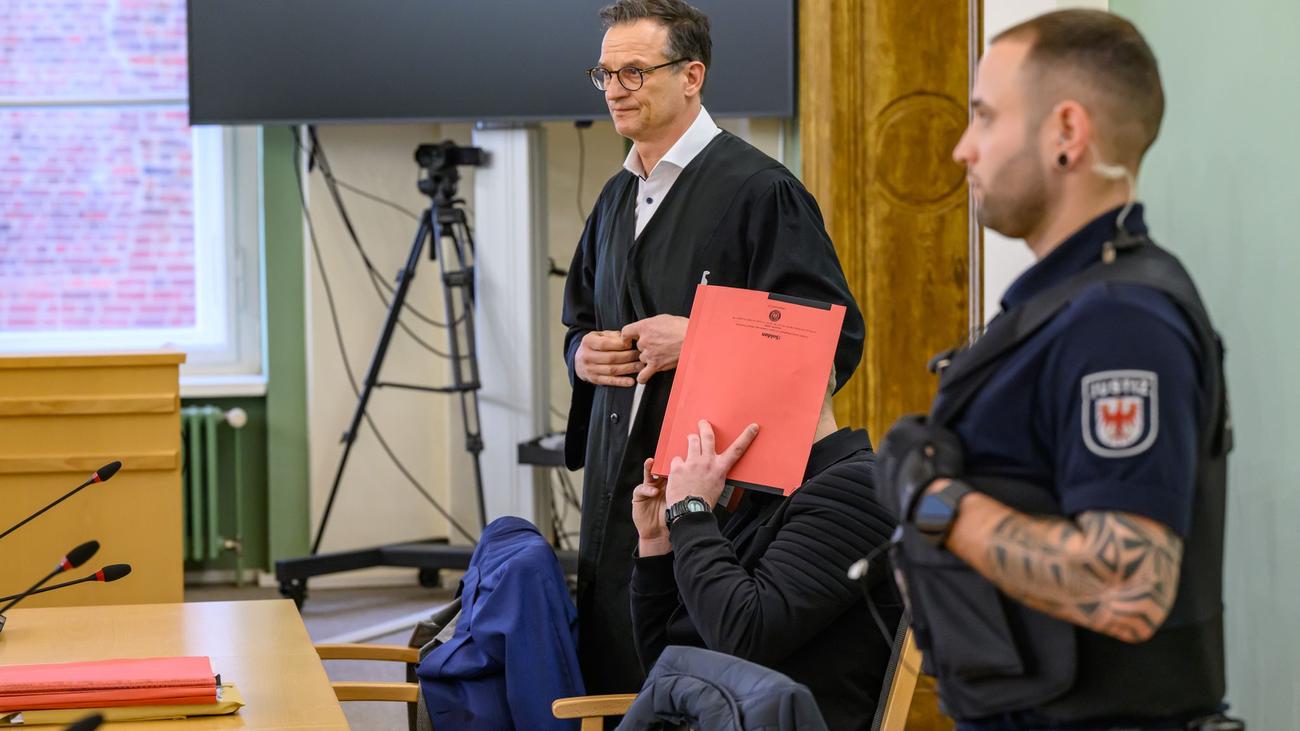 Beamter von Auto erfasst: Tod von Polizist: Angeklagter beschreibt Fahrt unter Drogen