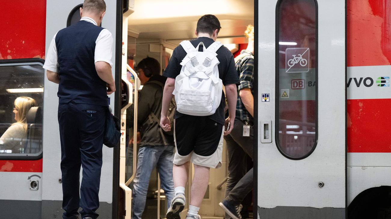 Aggressiver Fahrgast: 17-Jähriger greift Zugbegleiter mit Pfefferspray an