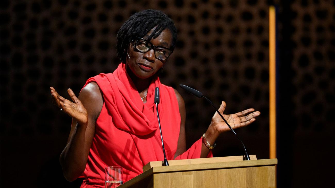 Weltgrößte Industrieschau: Auma Obama warnt vor zu schnellem KI-Einsatz