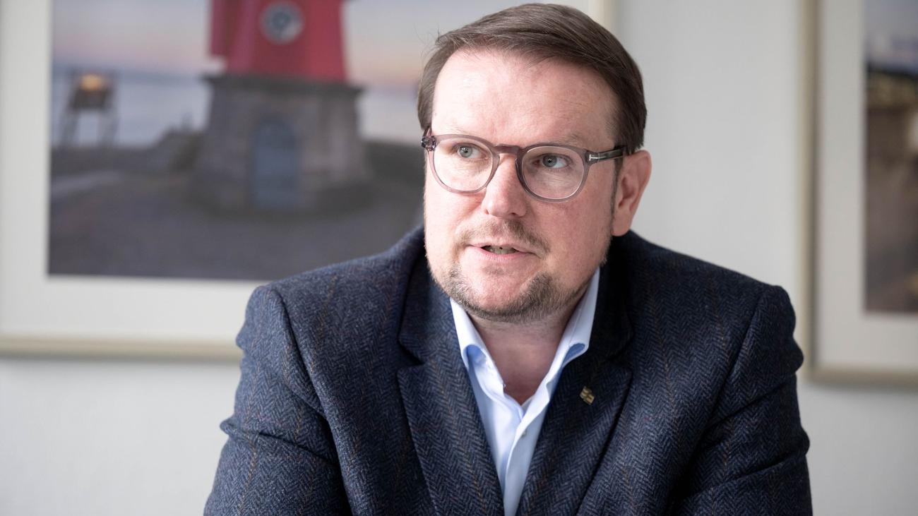 »Absolut unzufrieden«: Emdens OB dringt auf Durchbruch bei Außenems-Vertiefung