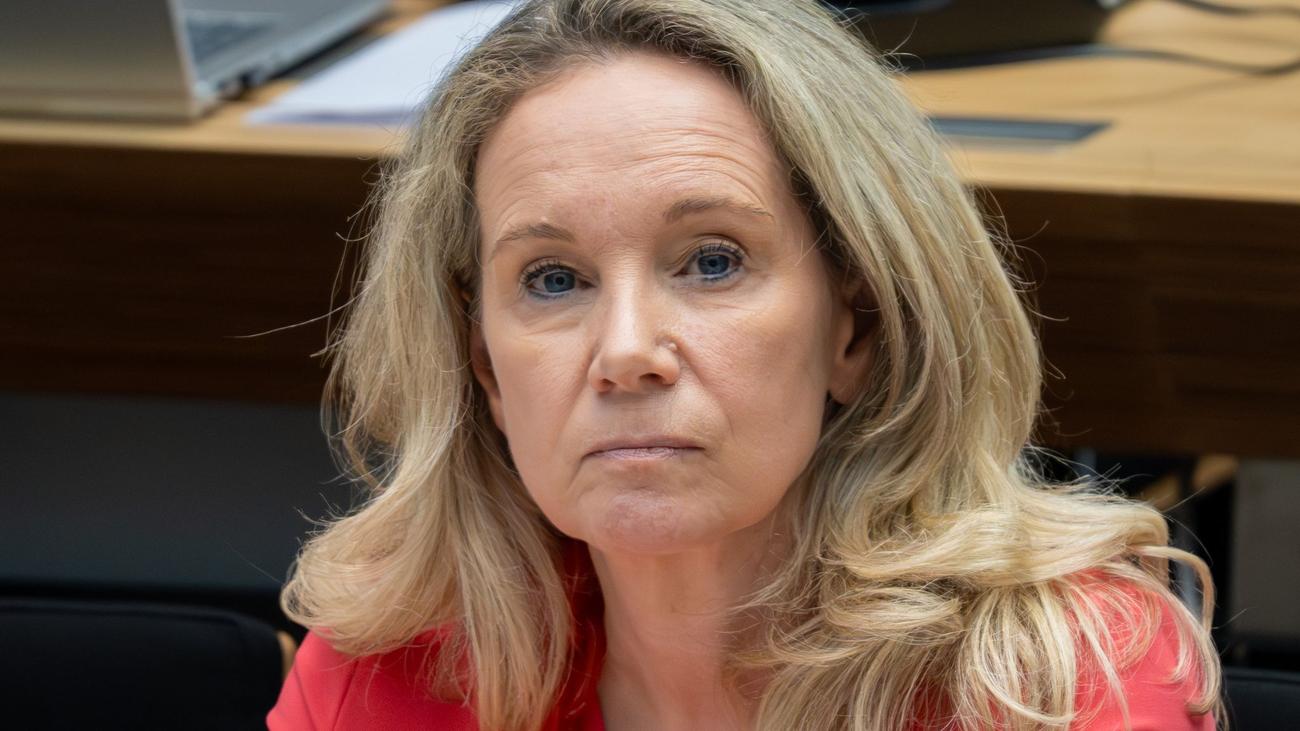 Landesparlament: Fördergeld: Kultursenatorin nimmt im Parlament Stellung