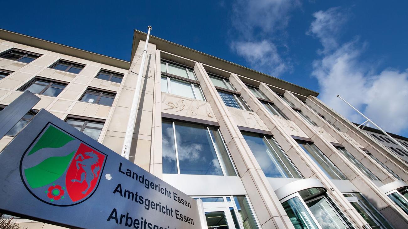 Mordprozess: Freundin erstochen: Angeklagter legt Geständnis ab