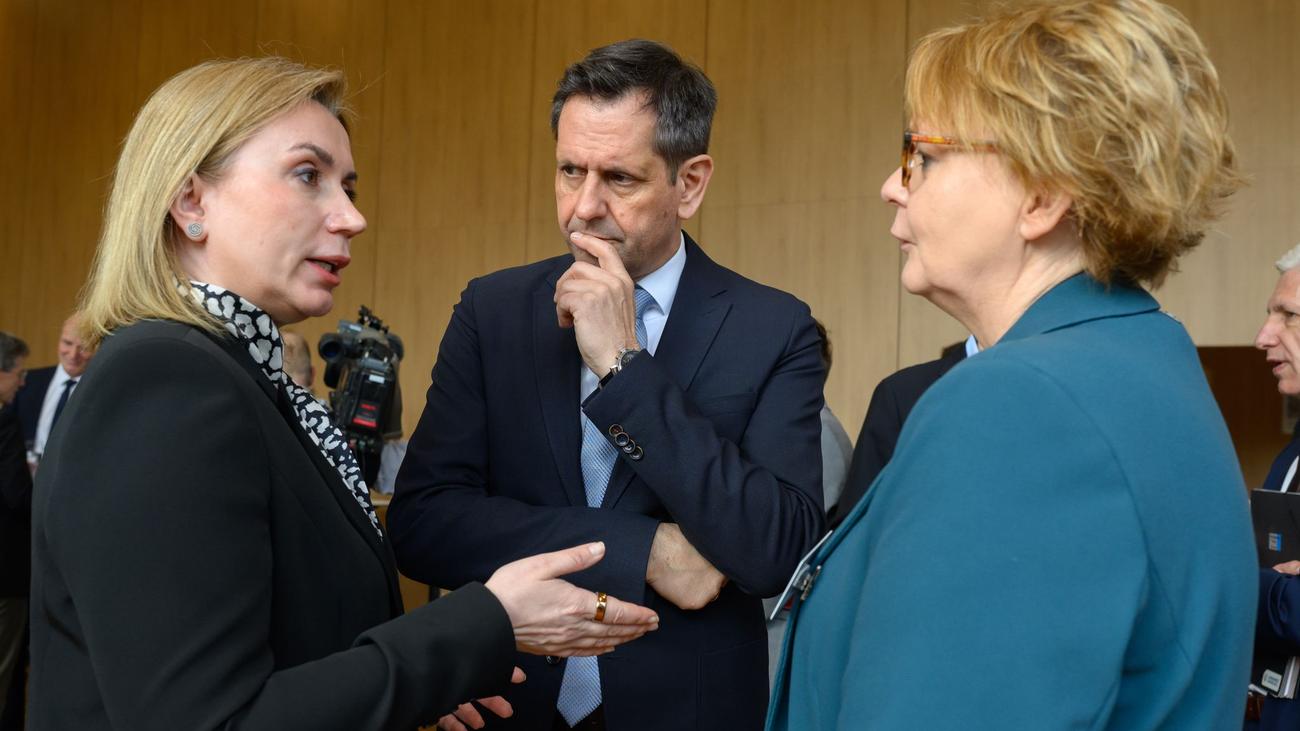 Sicherheitspolitik: Generalkonsulin: »In der Ukraine leben keine Superhelden«