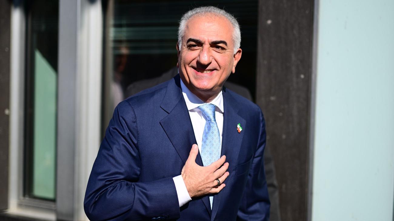 Umstrittener Besuch: Laschet: Pahlavi ist relevanter Gesprächspartner