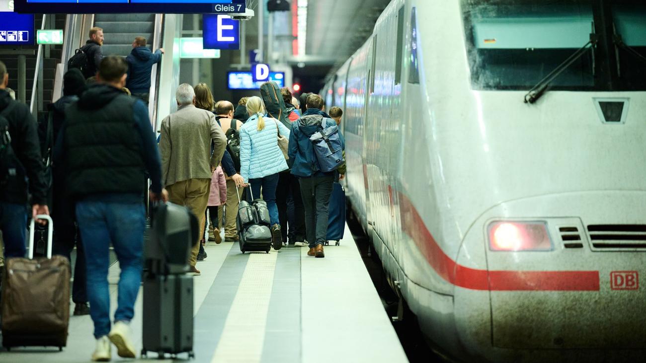 Mobilität: Verkehrs-Umfrage: Über ein Drittel meidet Züge wegen Pannen