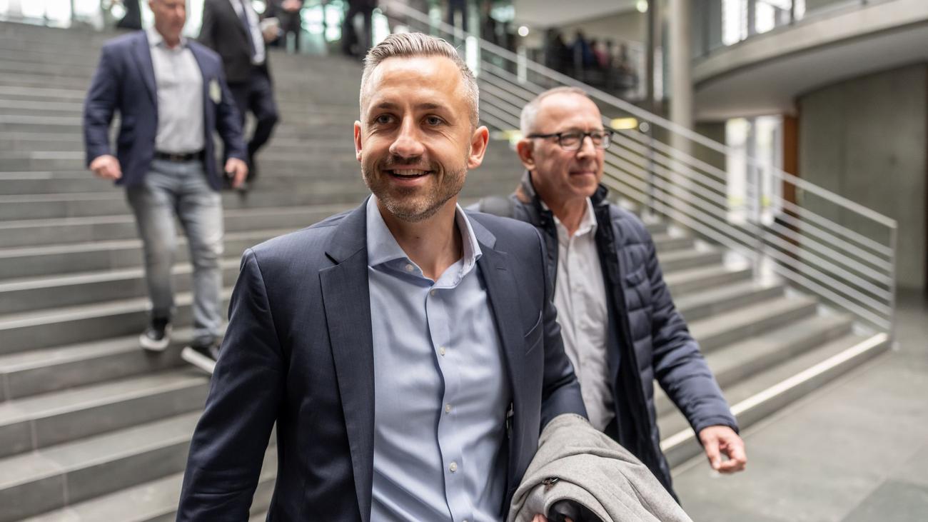 Bundestag: AfD berät über Brandmauer und Regierungsbeteiligung