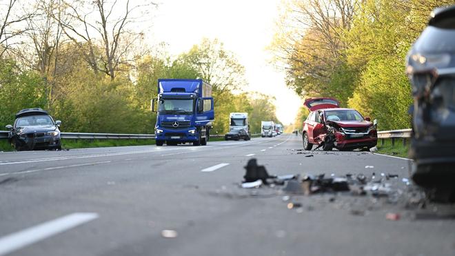 Landkreis Cloppenburg: Bei einem Unfall auf der B27 gab es drei Verletzte.
