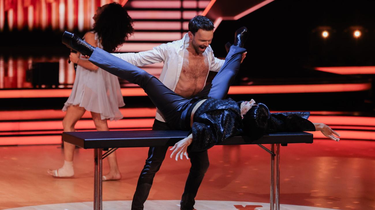 »Let's Dance«: Hand in der Hose, viel Lob: Antony verblüfft als Al Bundy