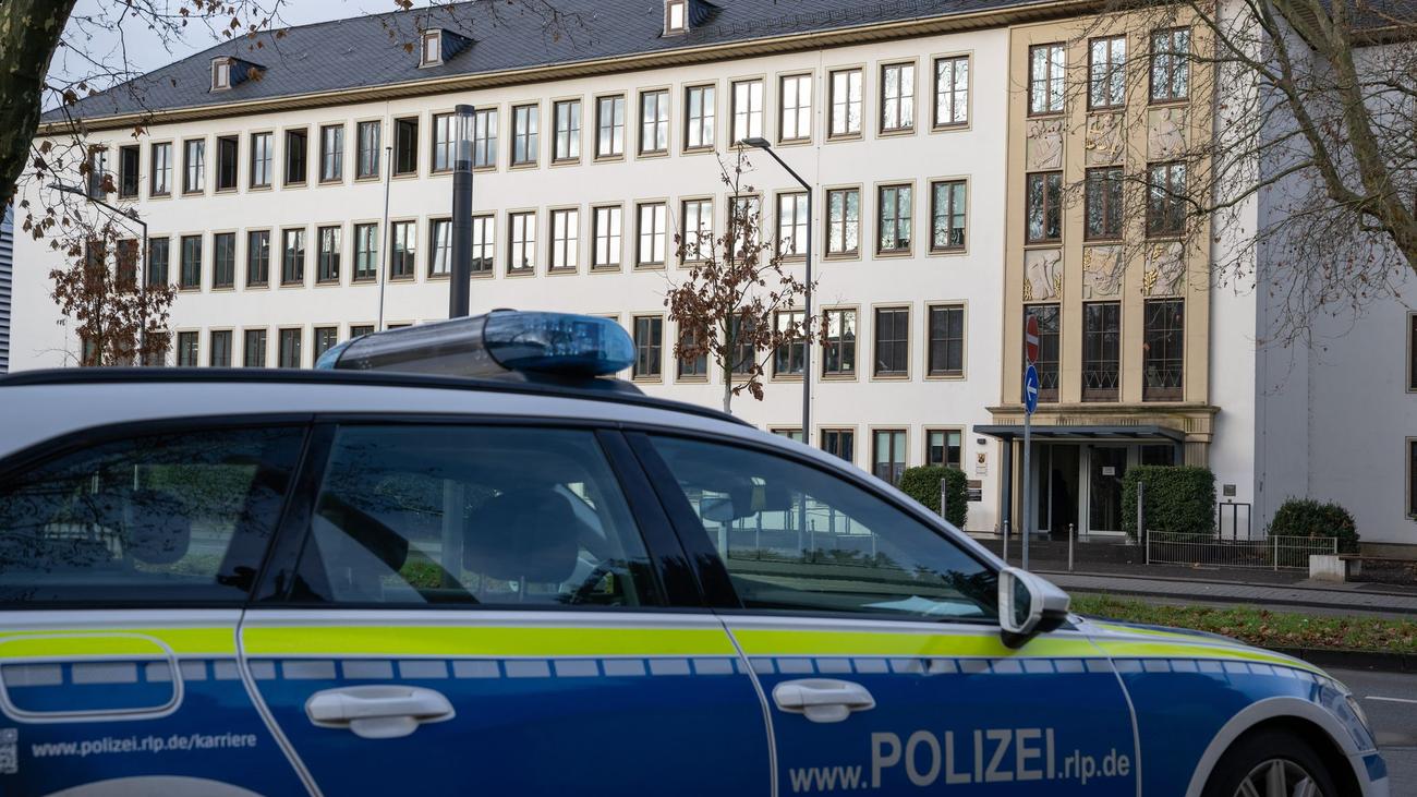 Drogendealer: Nach Razzia gegen Drogenhandel kommen sechs Männer in Haft