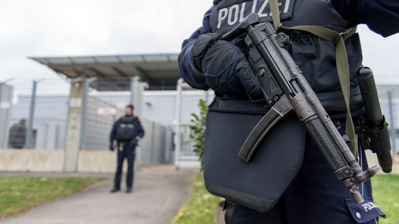 Oberlandesgericht Düsseldorf: Prozess um Politiker-Todeslisten startet