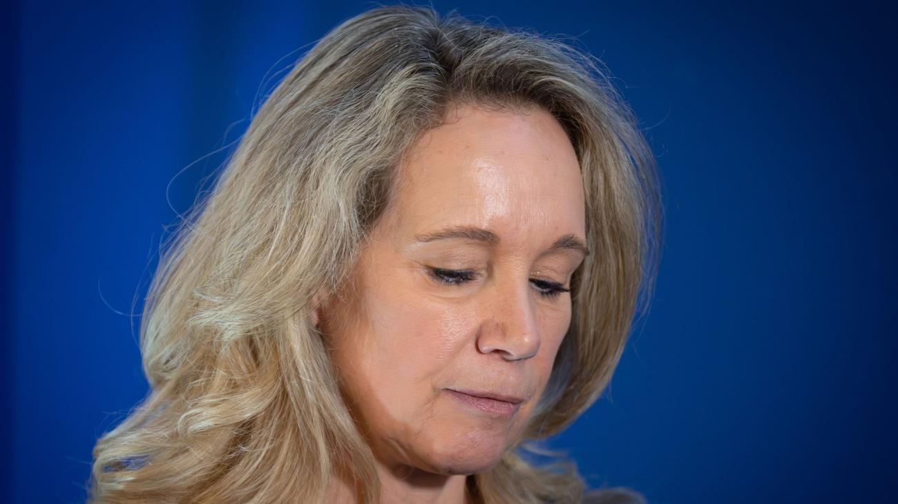 Debatte um Fördermittel: Rechtswidriges Handeln? Berlins Kultursenatorin tritt ab