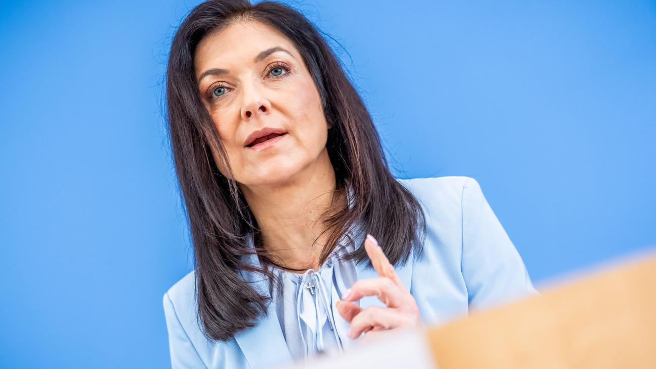 Wirtschaftsministerin: Reiche verteidigt umstrittene Pläne zur Energiewende