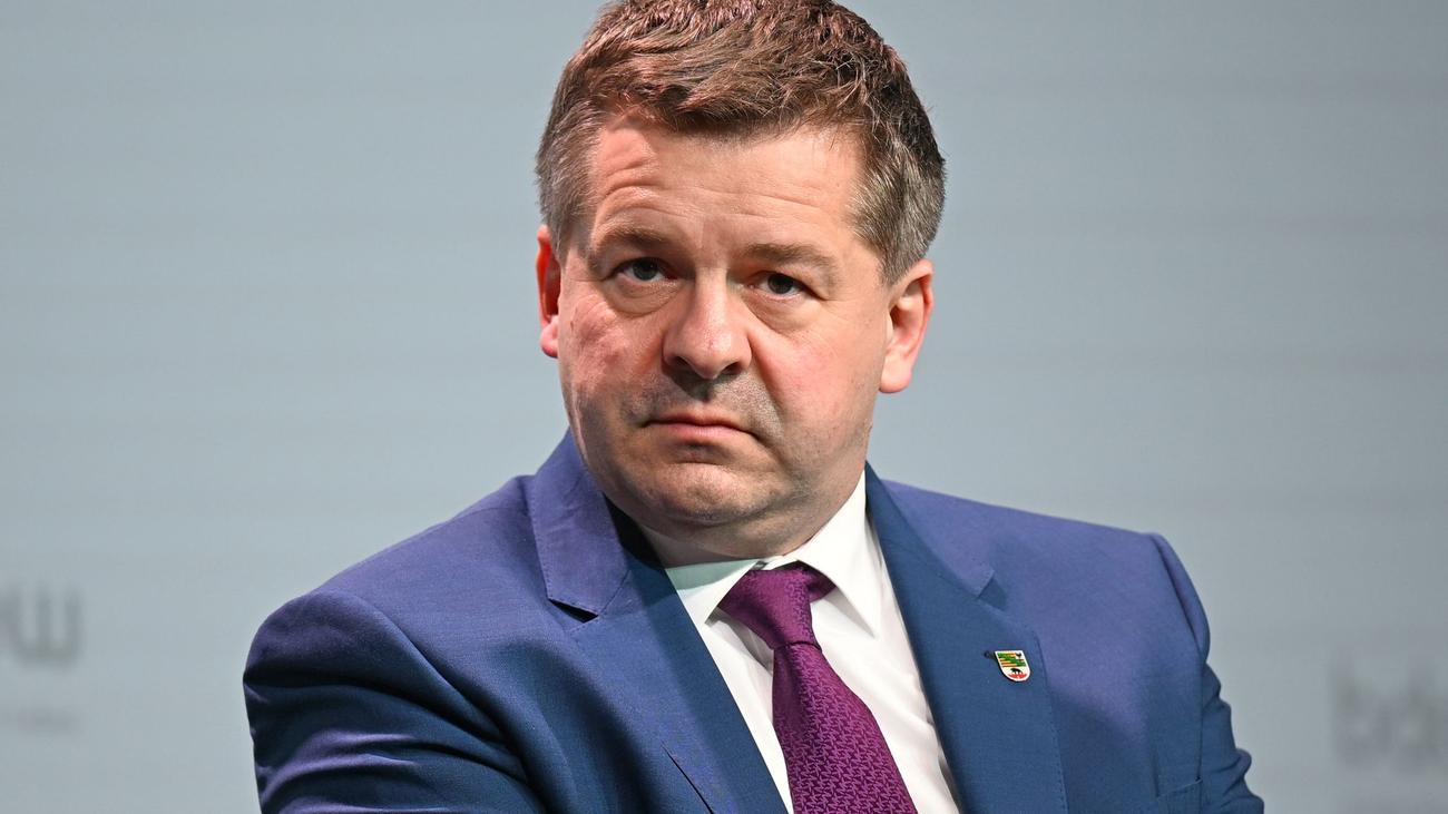 Nach Merz' Rentenansage: Sachsen-Anhalts Regierungschef: Bei Rente den Osten beachten