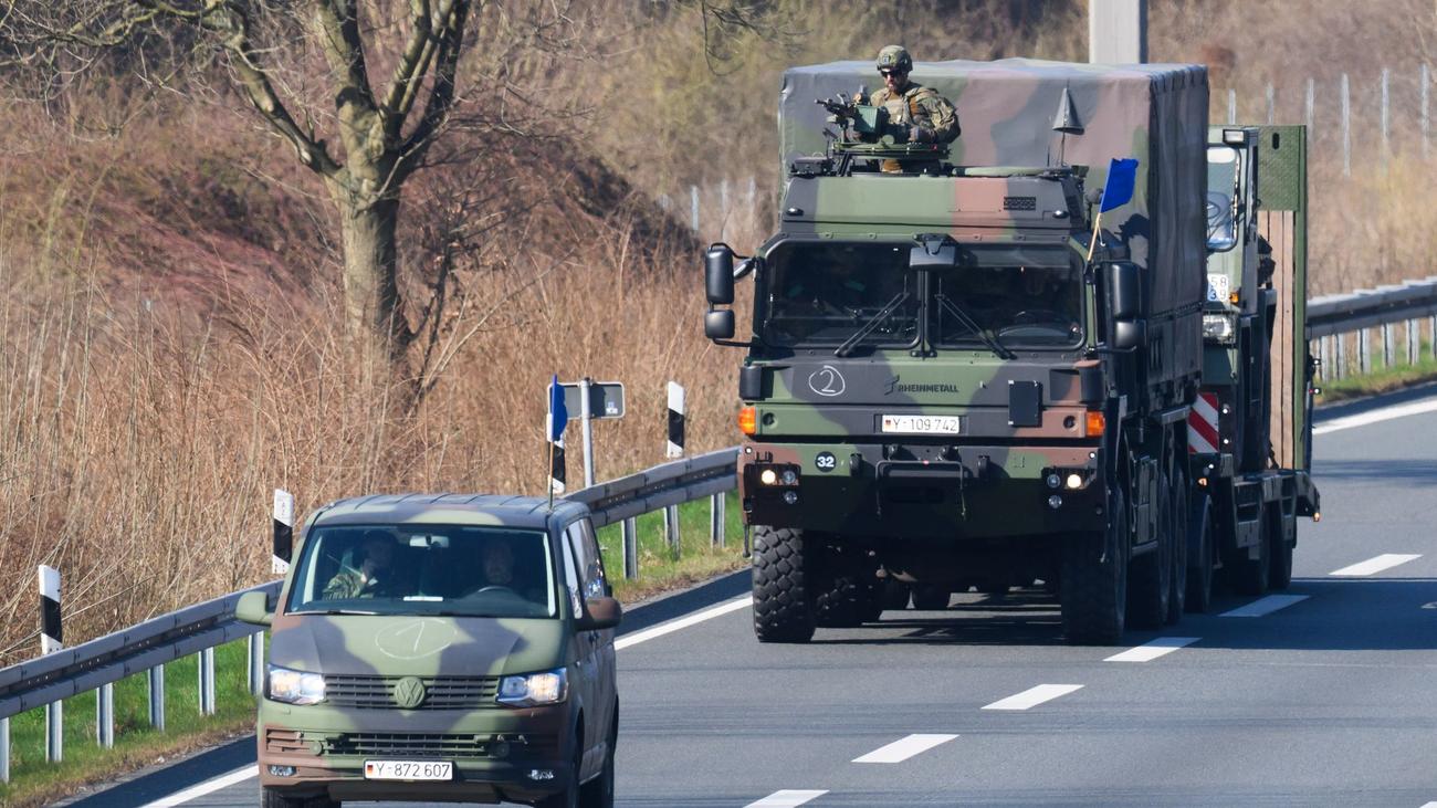 Verkehr: Bundeswehr-Konvois auf Straßen im Norden unterwegs
